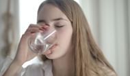 Drinking water is essential for skin hydration. (Image via Pexels/ Andrea Piacquadio)